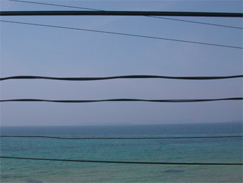 長門の日本海と電線